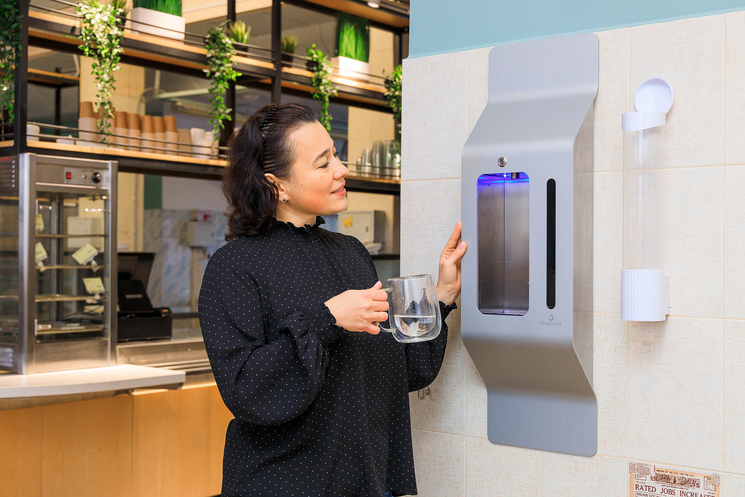 Настенный диспенсер 