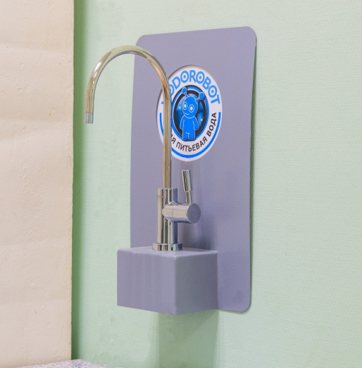 Кран с панелью настенный