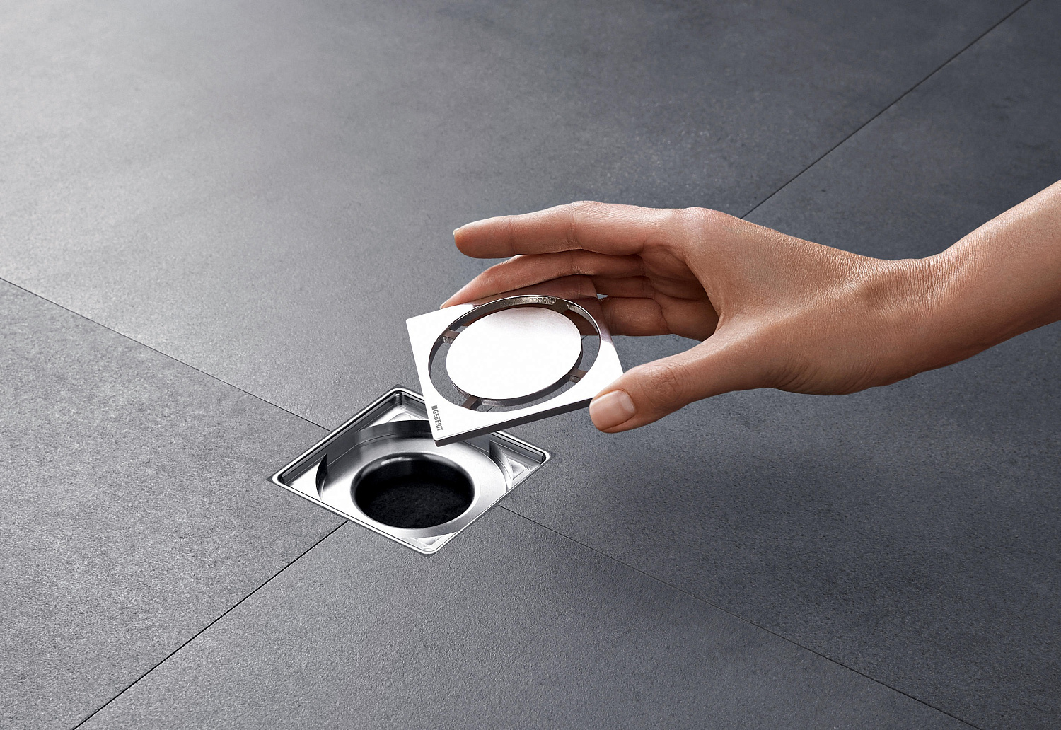 Кран с трапом для налива воды в стаканчики